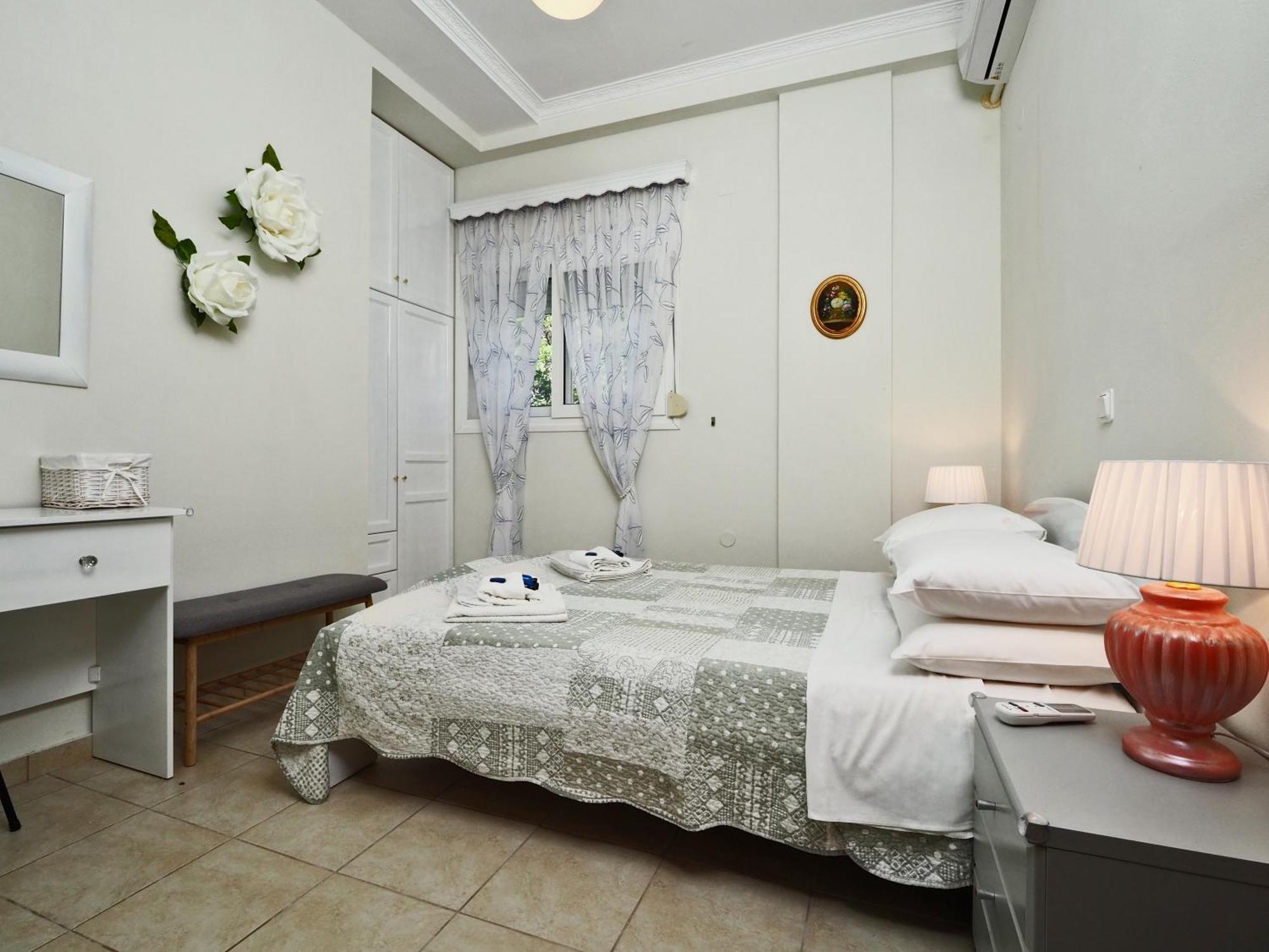 Villa Euphoria Apts Afión Eksteriør bilde