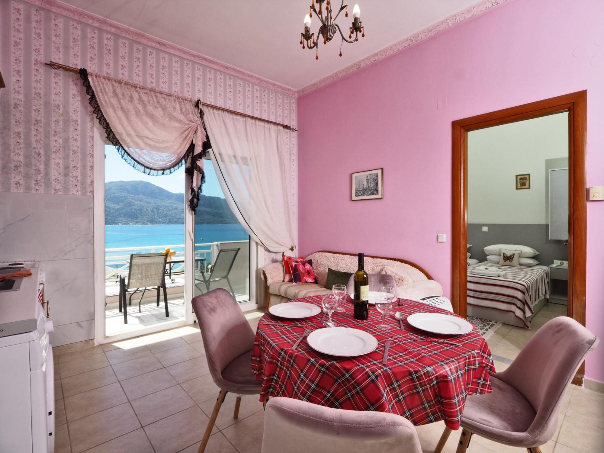 Villa Euphoria Apts Afión Eksteriør bilde