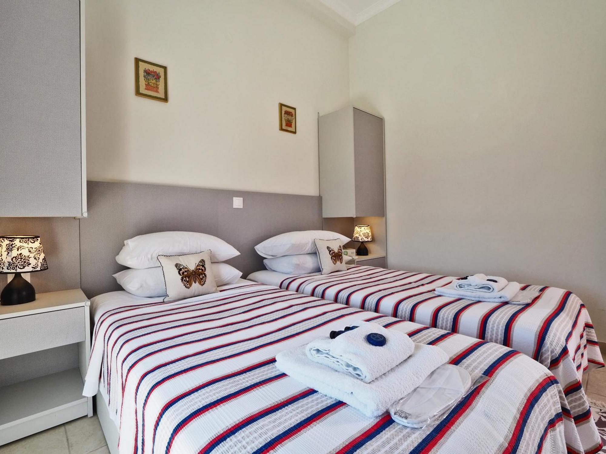 Villa Euphoria Apts Afión Eksteriør bilde